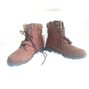 NWT Olivia & Kate womans 7 brown zip up boots